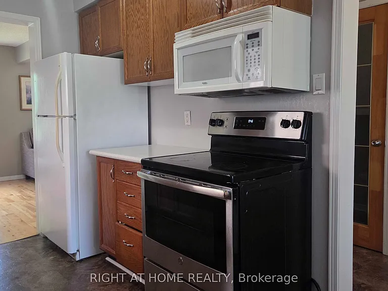 129 Heydon Ave — Photo 5