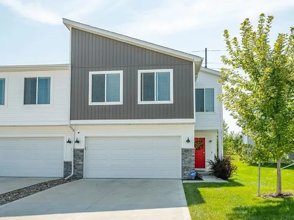 9656 Heightsview Dr, West Des Moines, IA 50266