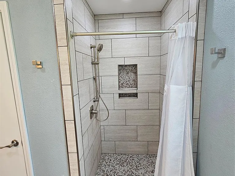 136 Fisher St — Photo 7