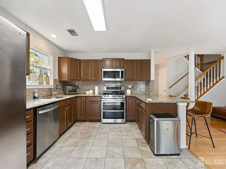 301 Pheasant Run — Photo 11