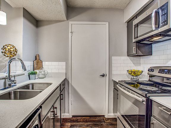 2nd image of 501 Green Oaks Ct #1032