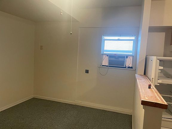 5th image of 607 Faria St #1