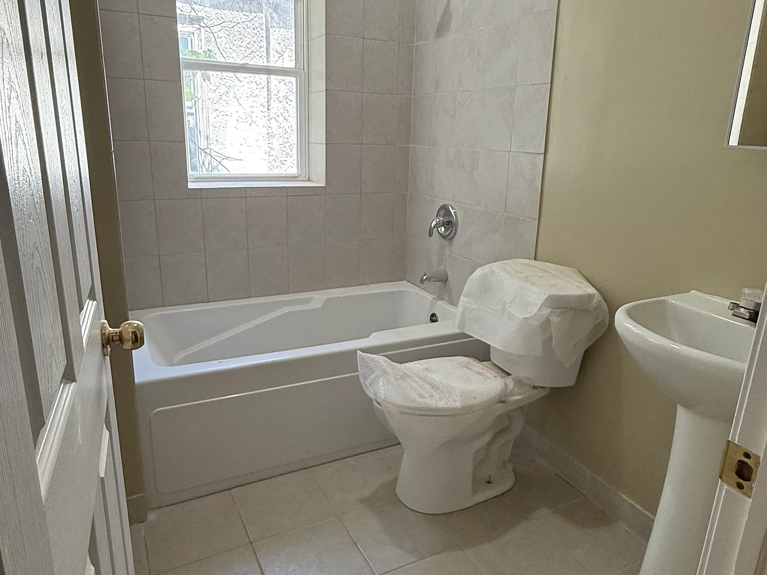 3 bed, 1150 sqft, $2,000 — Photo 2
