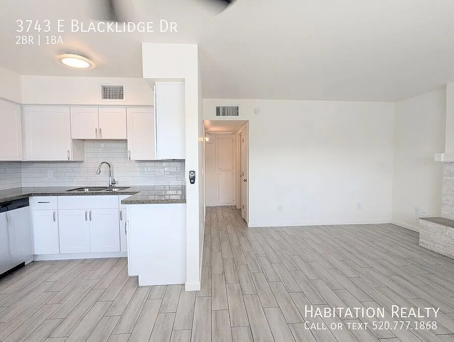 Beautifully renovated 2bd/1bath brick home in central Tucson, with mountain views! — Photo 4