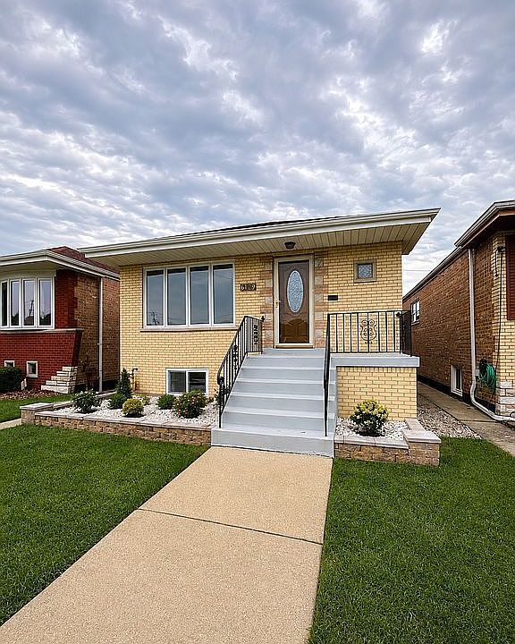 1st image of 6129 W 63rd Pl