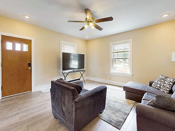 5th image of 302 9th St