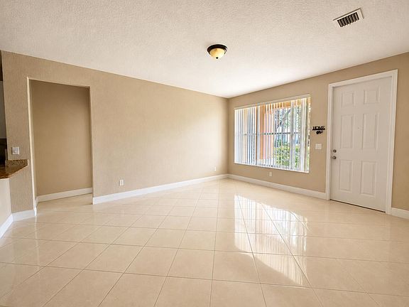 4th image of 3549 Forest Hill Blvd APT 25