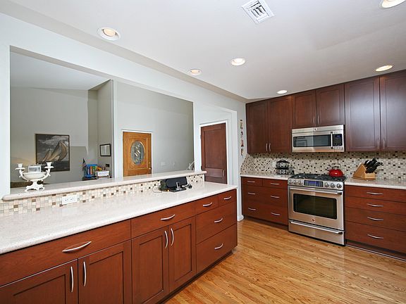 3rd image of 7746 Blue Lake Dr