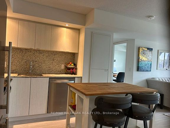 5th image of 10 Eva Rd #2201
