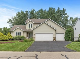 9010 Parkside Dr, Woodbury, MN 55125