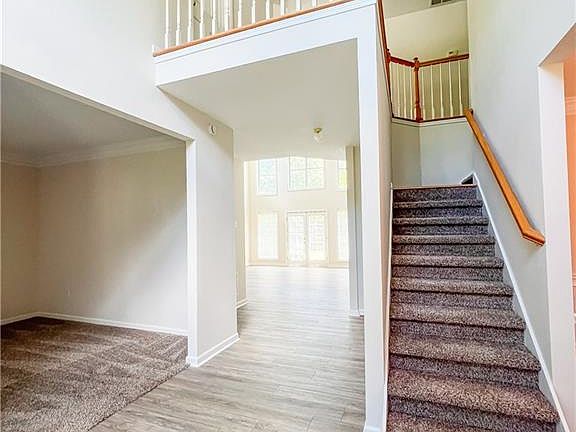 5th image of 140 Dearing Woods Way