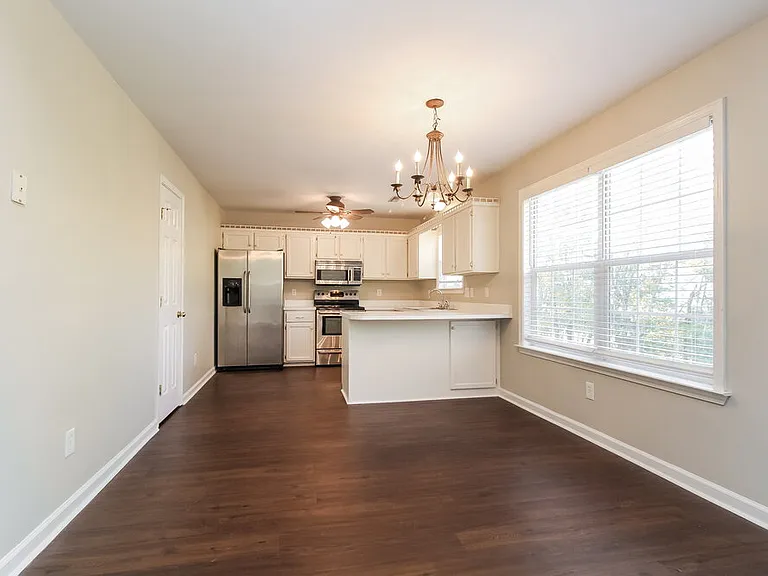 1126 Poplar Hollow Rd — Photo 6