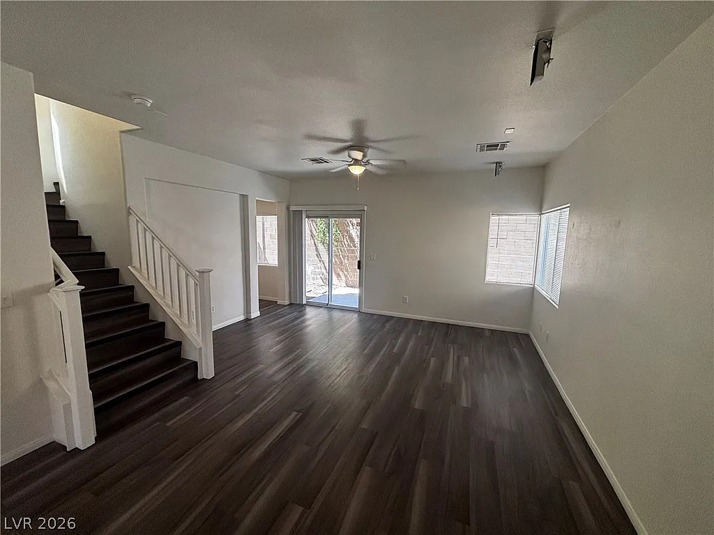 3 bed, 2.5 bath, 1390 sqft, $2,100 — Photo 1