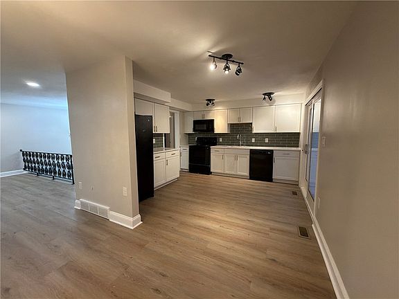5th image of 417 Burgess Ave