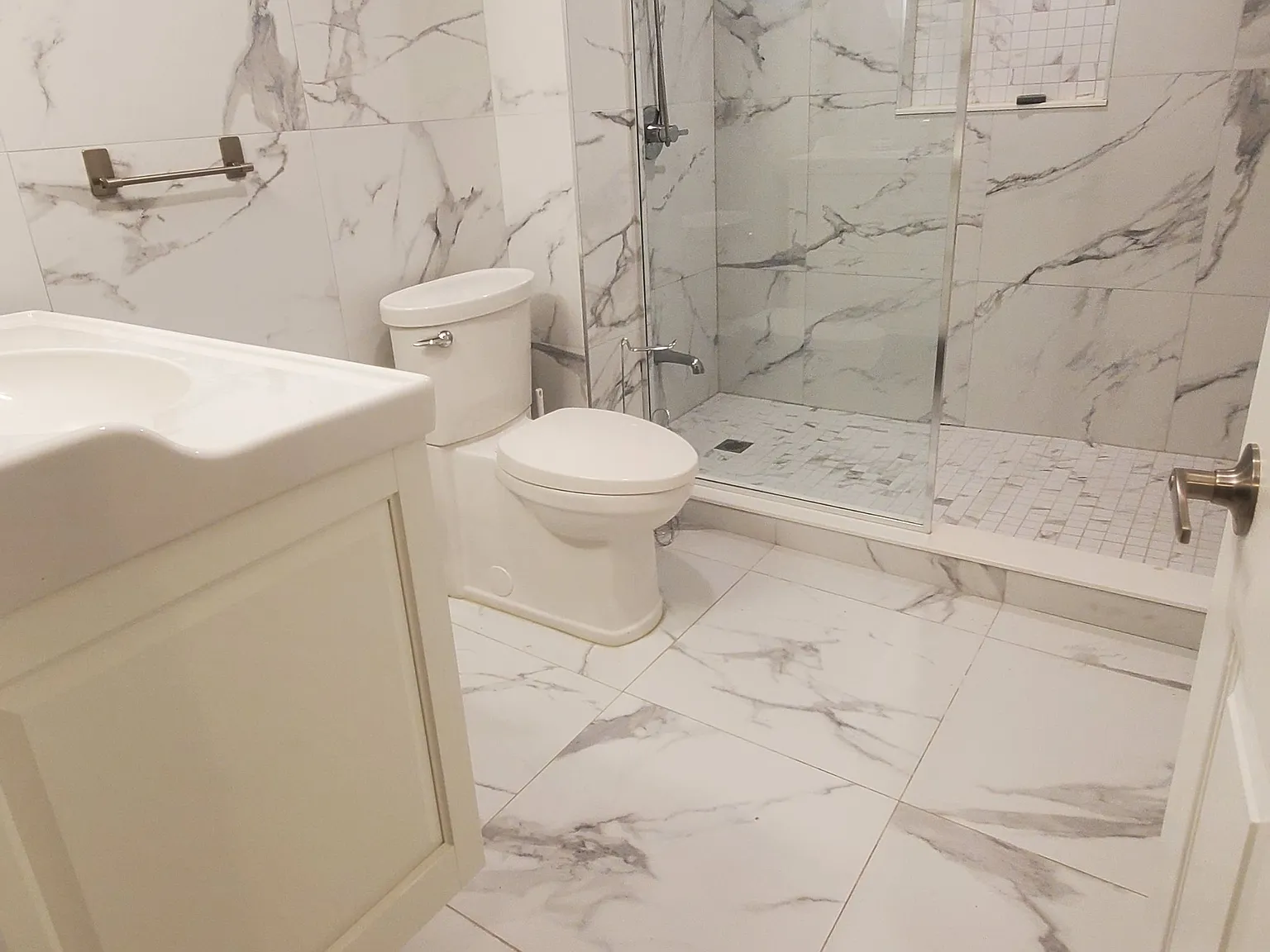 4 bed, $3,750 — Photo 4