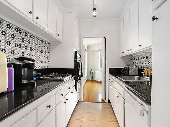 4th image of 145 E 84th St APT 15D