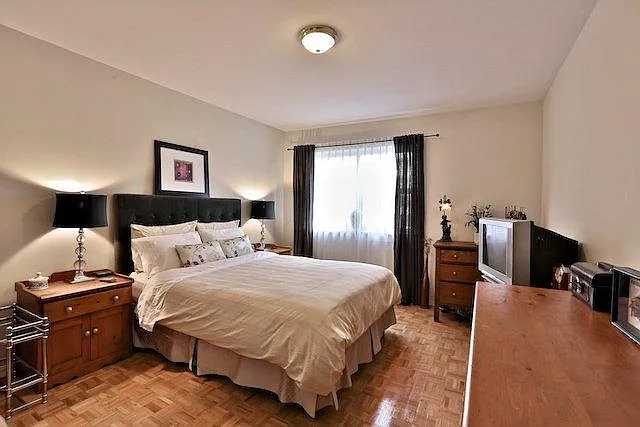 11 Shallmar Blvd — Photo 17