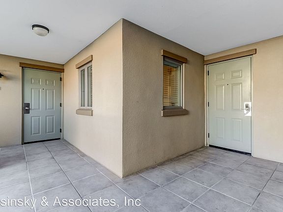 3rd image of 2527 Boxwood Ln