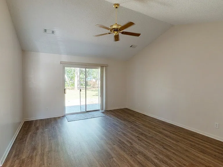 36 Le Moyne Dr — Photo 3