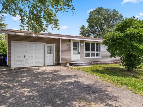 218 Sunflower Dr, Liverpool, NY 13088