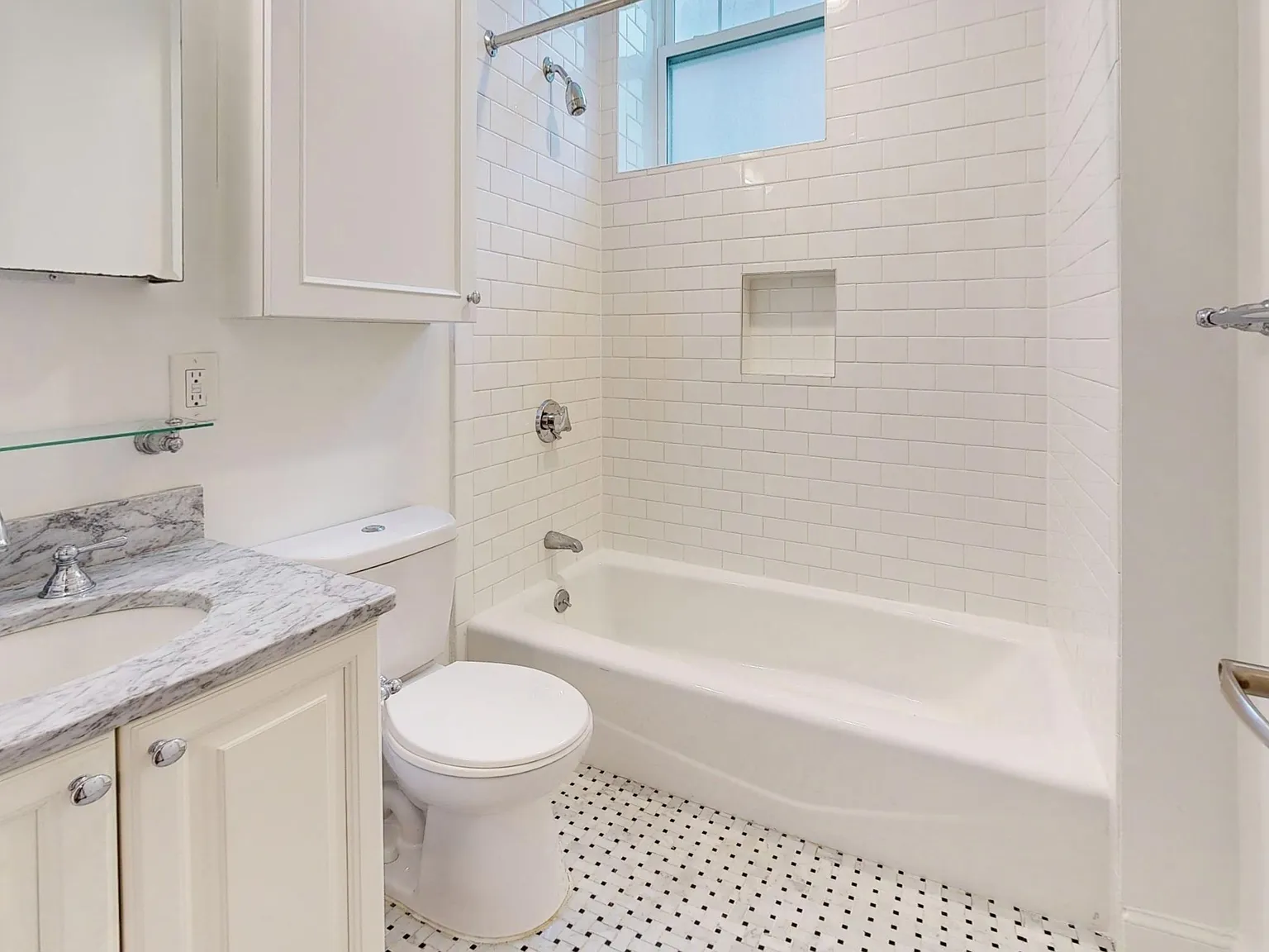 Studio, 640 sqft, $3,195 — Photo 4