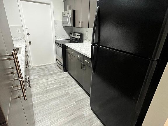 4th image of 7511 Venetian St APT 4