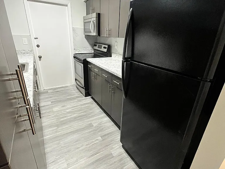 7511 Venetian St #4 — Photo 4