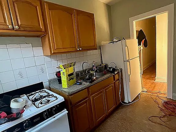 4th image of 712 E 27th St APT 6C