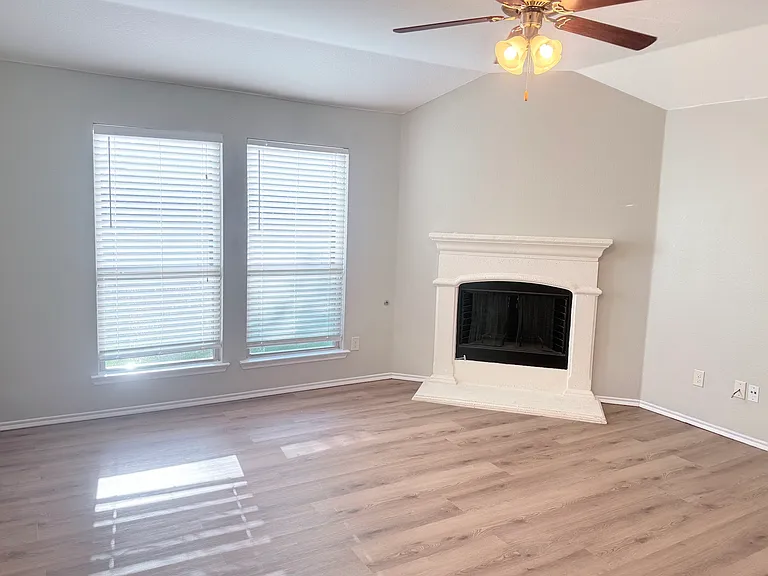 516 Rustic Oak Ln — Photo 16