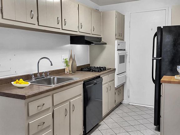 3rd image of 10201 Grosvenor Pl APT 1227