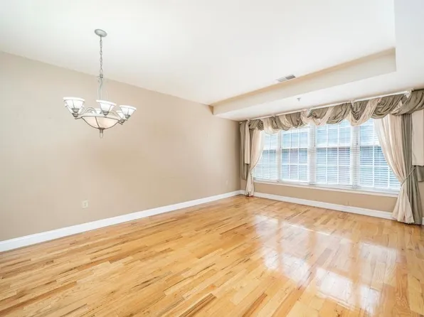 402 9th St APT E4e, Hoboken, NJ 07030