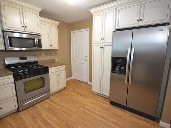 3rd image of 58150 Benham Ave