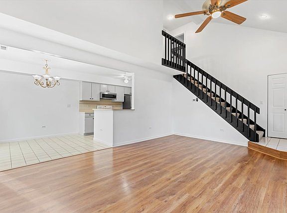 3rd image of 1328 N Knollwood Dr