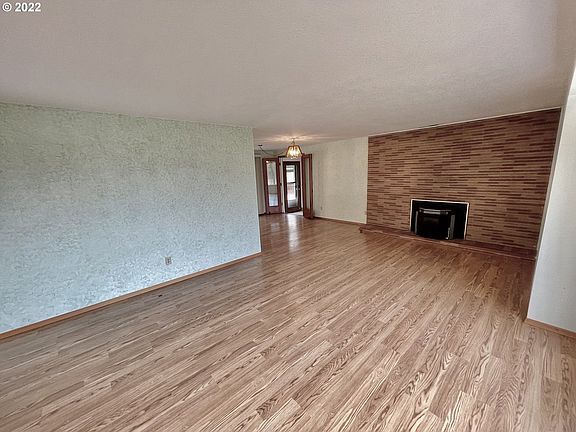 3rd image of 6715 NE 159th St