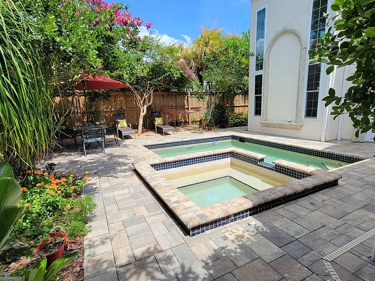 525 Melrose Ave — Photo 25