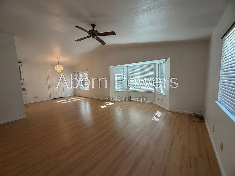 4819 Hillbrook Ct — Photo 9