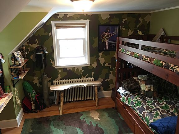 4th image of 127 Charles St