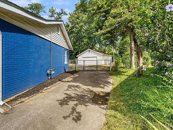 4th image of 7 Kenwood Dr