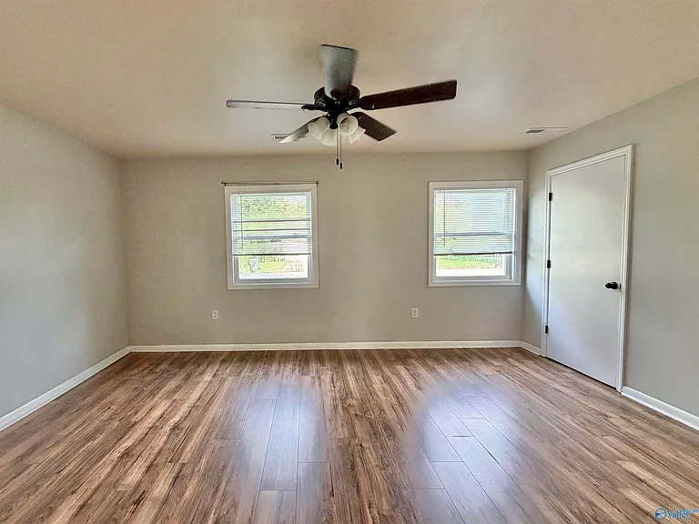 2110 Fernbrook Dr NE — Photo 13