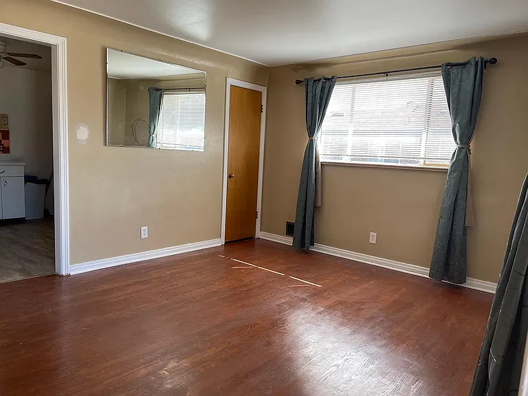 1392 S Umatilla St — Photo 2