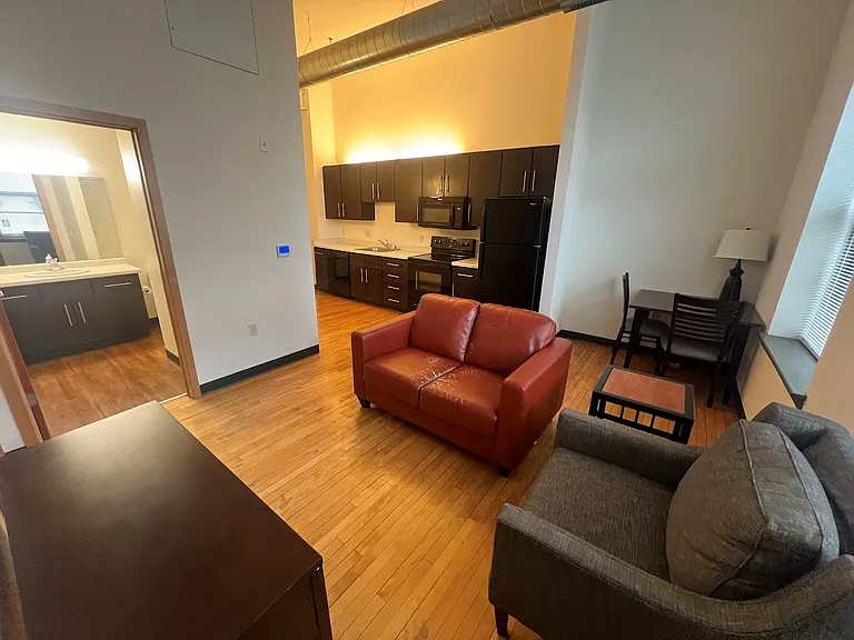 142 W Johnson St — Photo 40