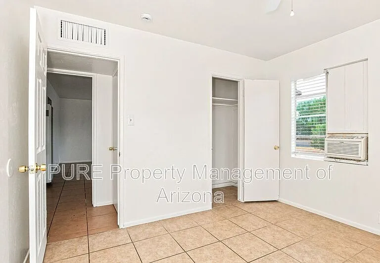 1251 E Rose Ln — Photo 10