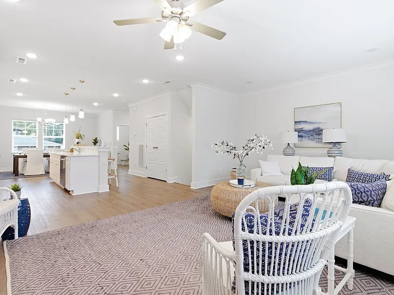 2923 Pretty Lake Ave #A — Photo 32