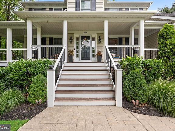2nd image of 228 Quakerbridge Ct