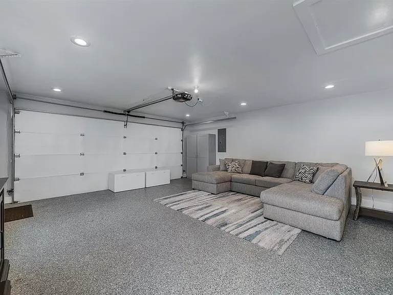 1601 Windsong Trl — Photo 36