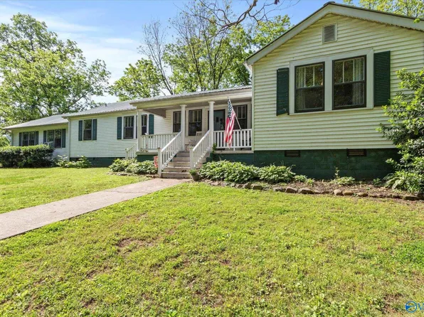 3105 Gaines St, Guntersville, AL 35976