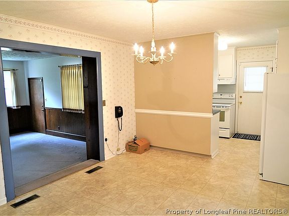 3rd image of 3208 Broadview Dr