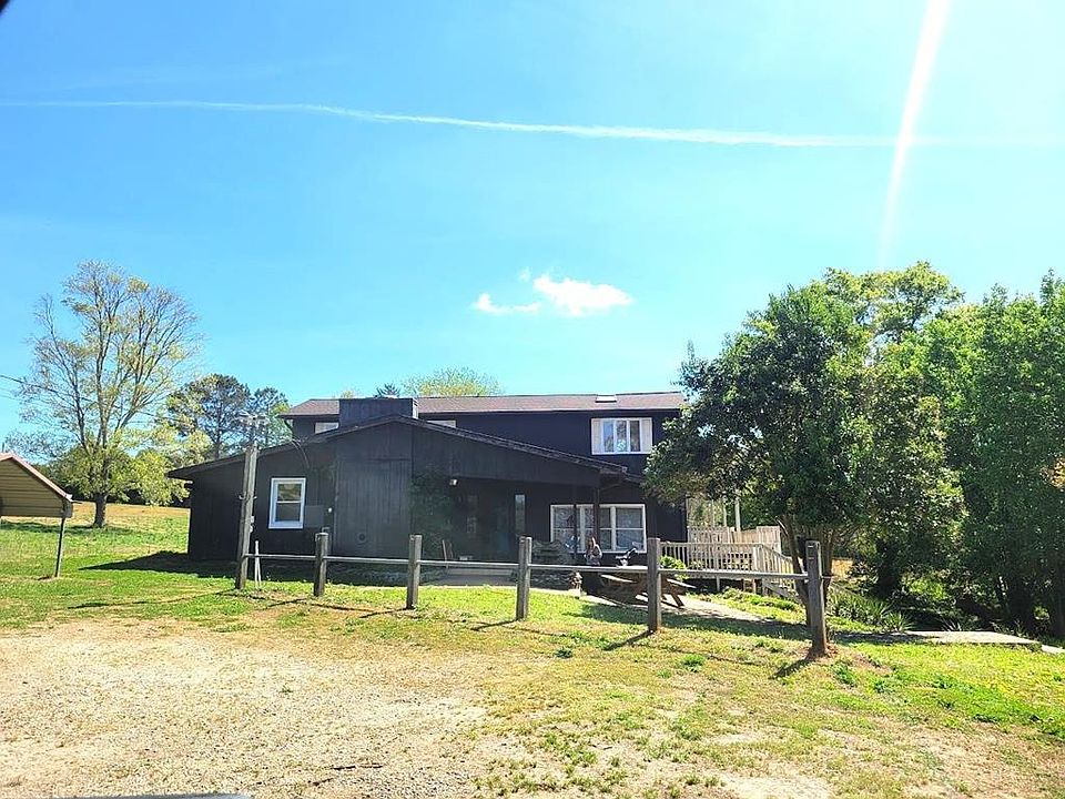 1st image of 215 Bluff Rd