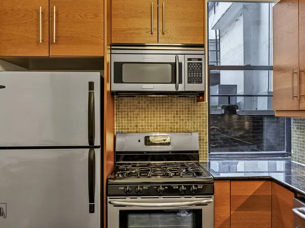 105 East 15th Street image 14 of 26