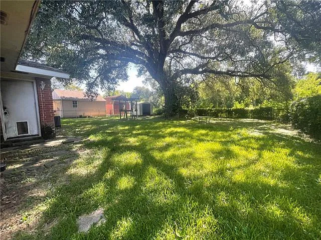 3 bed, 1.5 bath, 1549 sqft, $1,700 — Photo 2